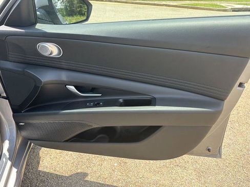 New 2025 Hyundai Elantra Limited image 14