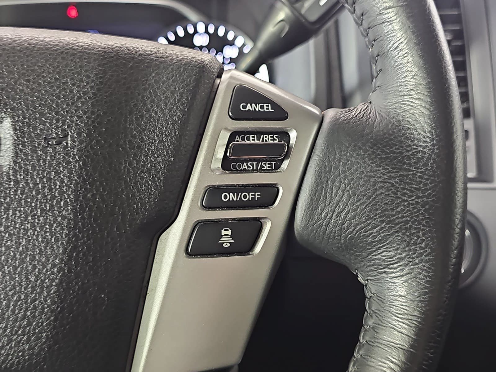 Used 2023 Nissan Titan SV w/ SV Convenience Package RWD image 17