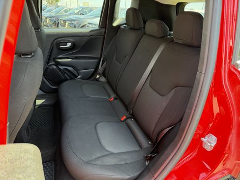 Used 2023 Jeep Renegade Latitude AWD/4WD image 32