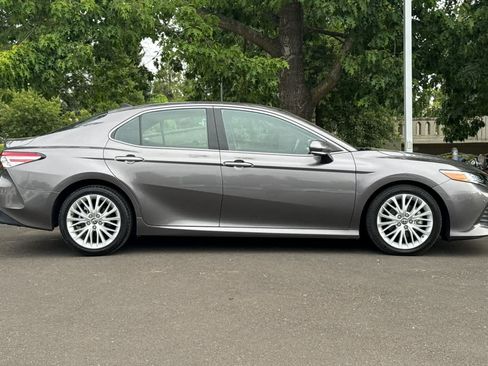 Used 2018 Toyota Camry XLE w/ Audio Package FWD image 8