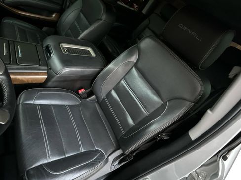 Used 2020 GMC Yukon XL Denali image 10