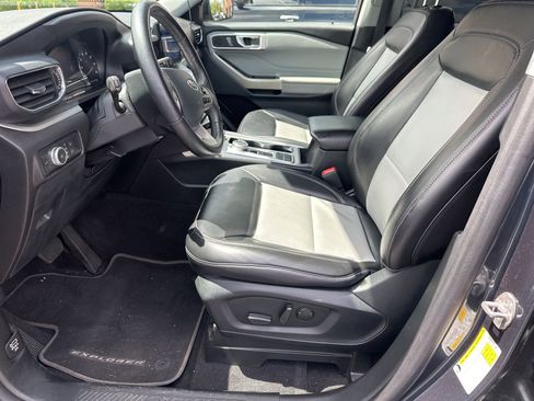 Used 2022 Ford Explorer XLT w/ Equipment Group 202A RWD image 5