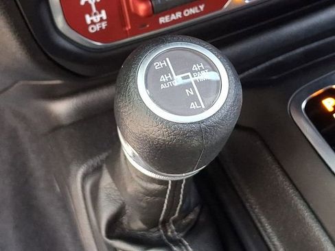 Used 2025 Jeep Wrangler Unlimited Rubicon 4xe w/ Convenience Group AWD/4WD image 23