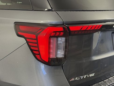 New 2026 Ford Explorer Active RWD image 8