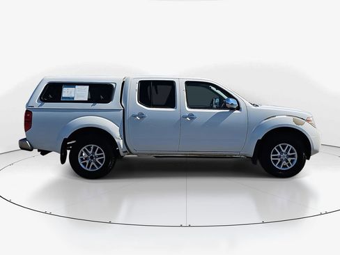Used 2018 Nissan Frontier SV image 4