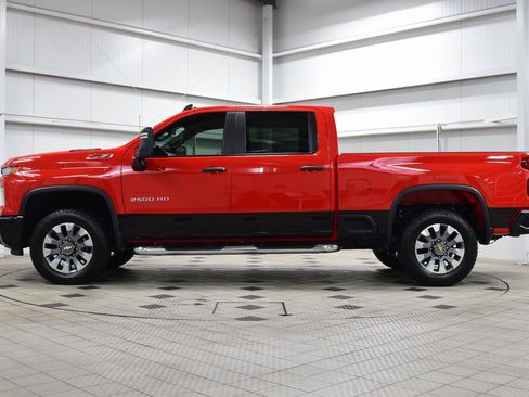 Used 2024 Chevrolet Silverado 2500 Custom w/ Custom Value Package image 4