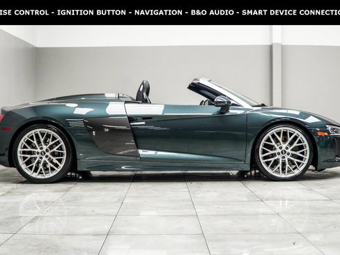 Used 2017 Audi R8 V10 w/ Carbon Exterior Package image 6