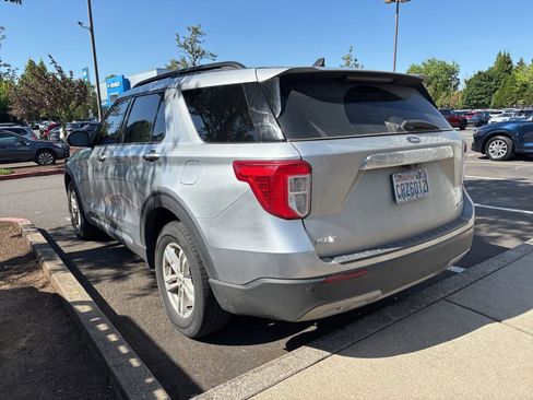 Used 2023 Ford Explorer XLT w/ Equipment Group 202A AWD/4WD image 4
