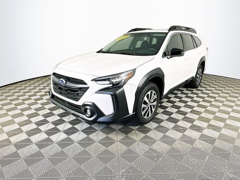 Used 2025 Subaru Outback Premium AWD/4WD image 5