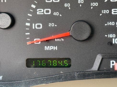 Used 2003 Ford F350 Lariat image 36