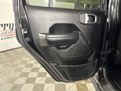 Used 2021 Jeep Gladiator Mojave AWD/4WD image 18