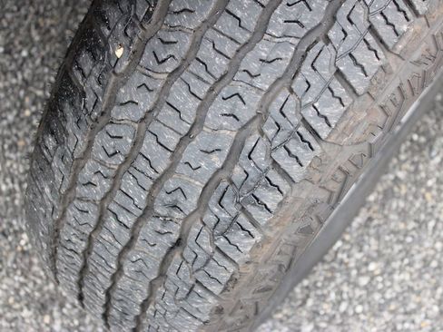 Used 2025 Chevrolet Suburban Z71 image 38