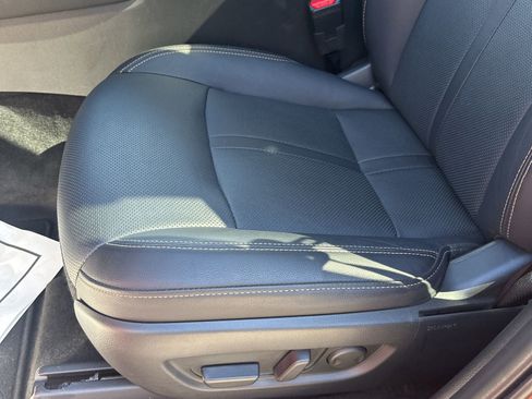 Used 2025 MAZDA CX-70 Plug-In Hybrid w/ Premium Pkg image 31