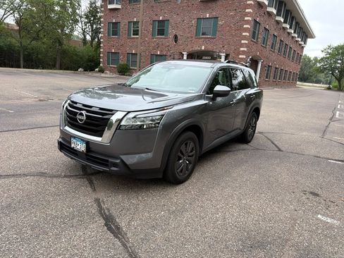 Used 2022 Nissan Pathfinder SV AWD/4WD image 2