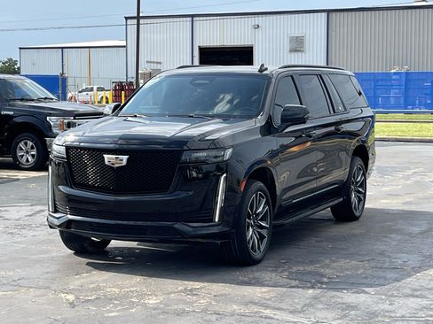 Used 2021 Cadillac Escalade ESV Sport AWD/4WD image 3