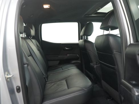 Used 2020 Toyota Tacoma TRD Sport w/ TRD Premium Sport Package AWD/4WD image 12