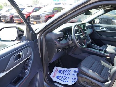 Used 2025 Ford Explorer ST-Line w/ ST-Line Street Pack AWD/4WD image 14
