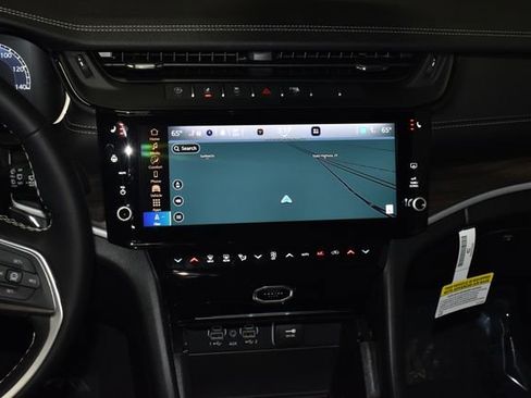 New 2026 Jeep Grand Cherokee Limited AWD/4WD image 16