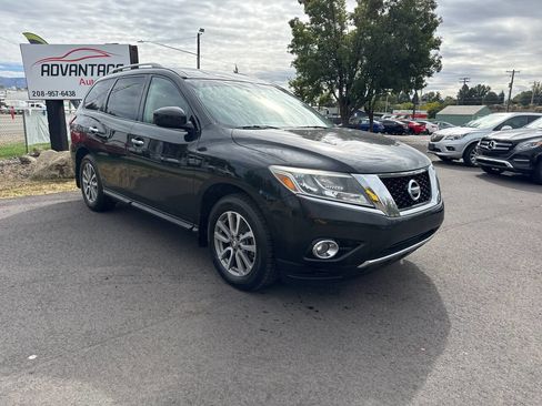 Used 2016 Nissan Pathfinder SV w/ SV Cold Weather Package image 9