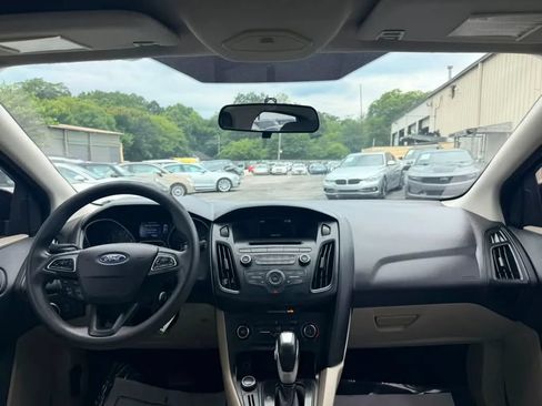 Used 2015 Ford Focus SE FWD image 19
