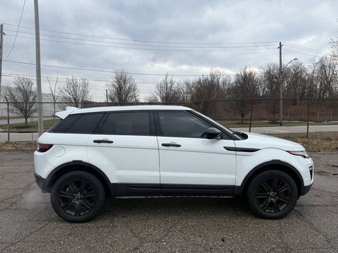 Used 2017 Land Rover Range Rover Evoque SE image 2