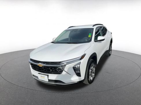 Used 2025 Chevrolet Trax LT image 7