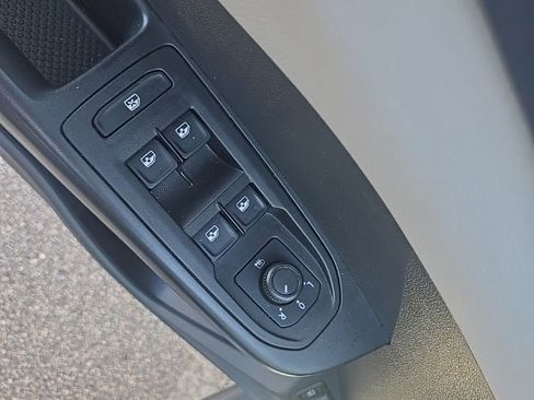 Used 2023 Volkswagen Taos SE w/ Panoramic Sunroof Package image 15