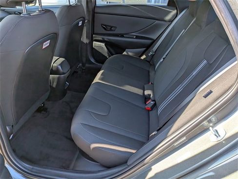 Used 2025 Hyundai Elantra SEL image 28