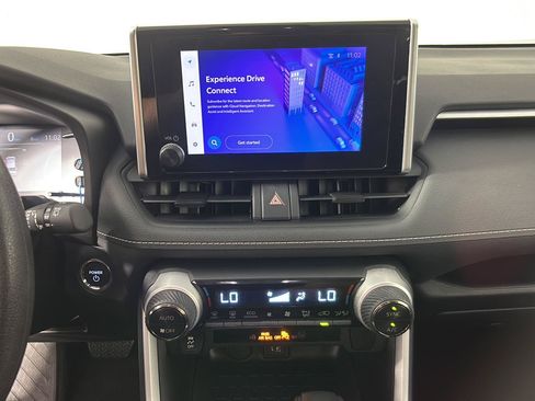 Used 2025 Toyota RAV4 XLE AWD/4WD image 33