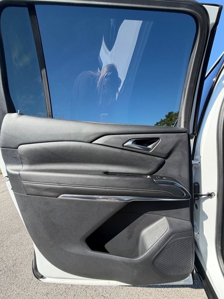 Used 2024 Chevrolet Traverse LT FWD image 12