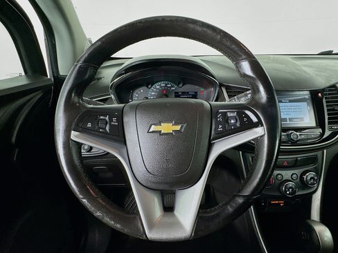 Used 2017 Chevrolet Trax LT w/ LT Convenience Package image 11