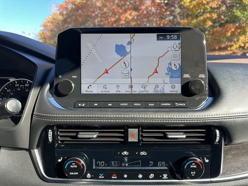 Used 2021 Nissan Rogue SL w/ Premium Package image 18