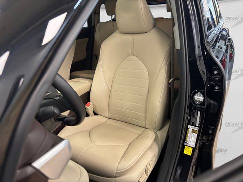 Used 2020 Toyota Highlander XLE AWD/4WD image 35