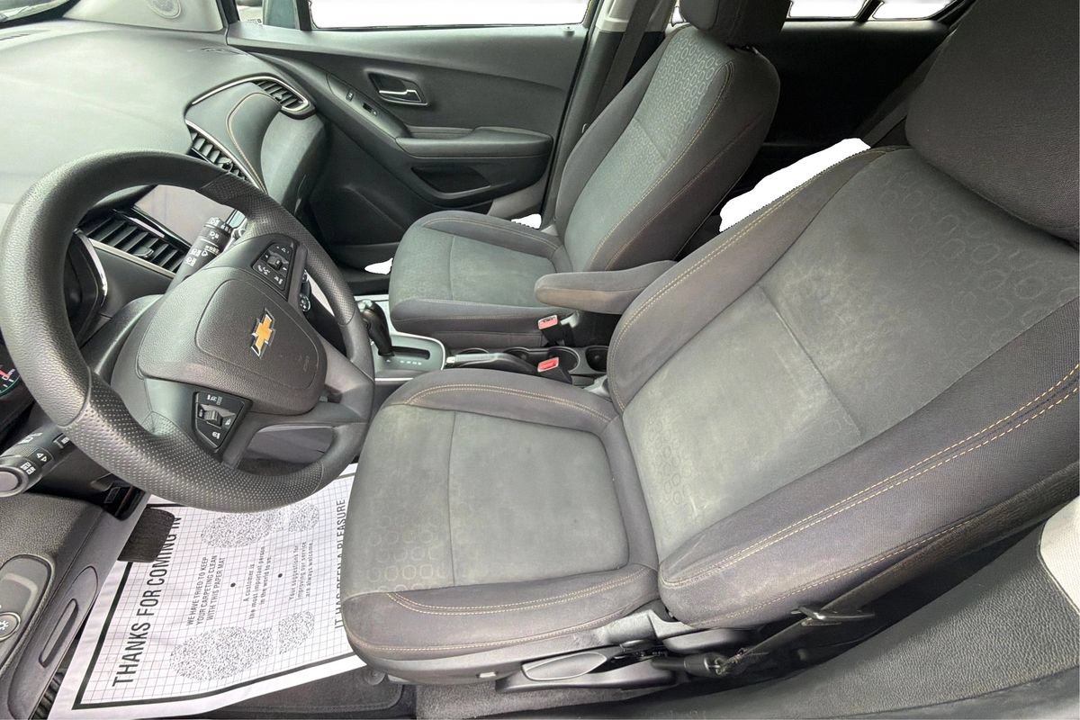 Used 2020 Chevrolet Trax LS w/ Tint and Cruise Package FWD image 9