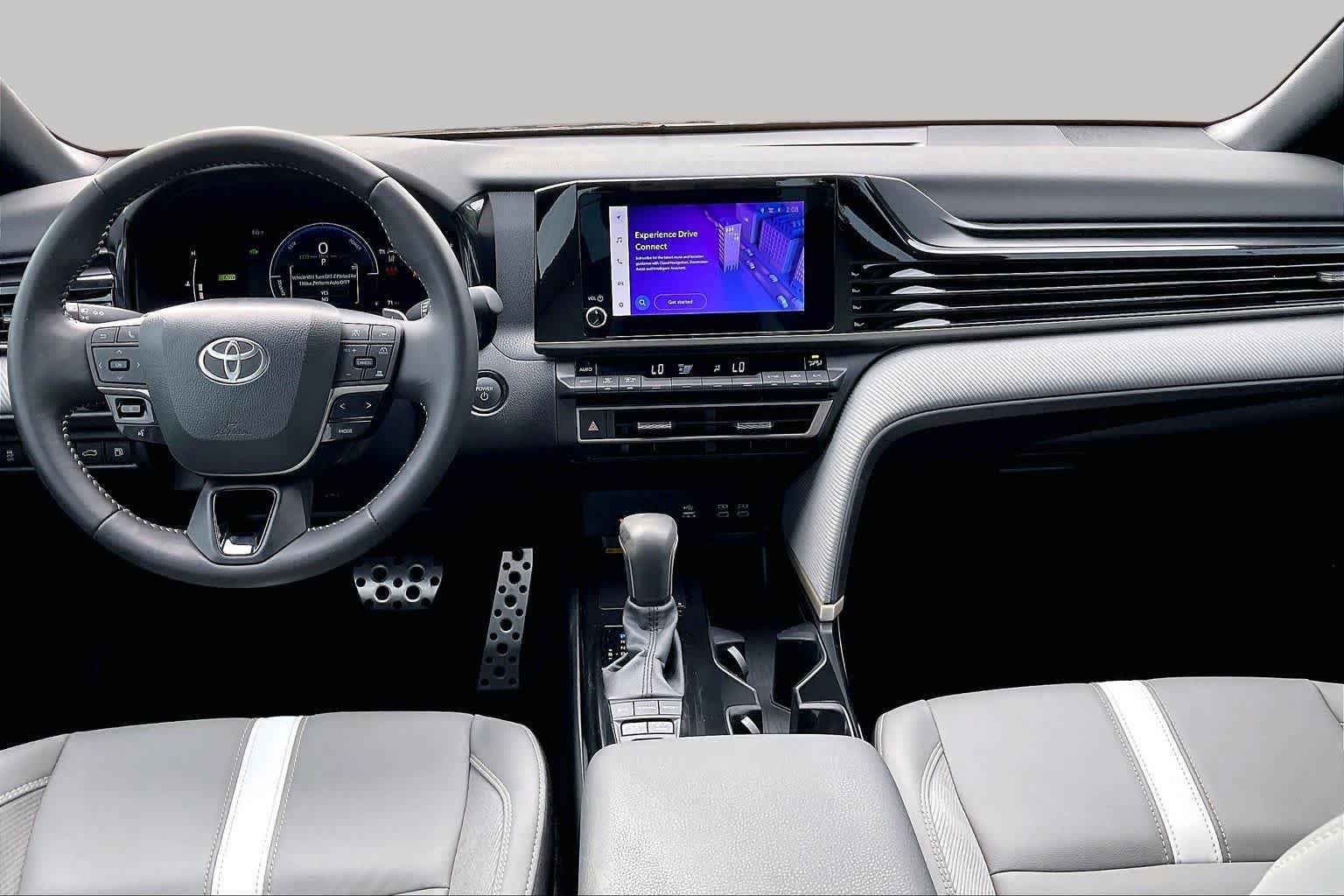 Used 2025 Toyota Camry SE w/ Convenience Package FWD image 15