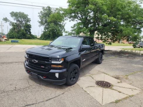 Used 2017 Chevrolet Silverado 1500 LT w/ Midnight Edition AWD/4WD image 2
