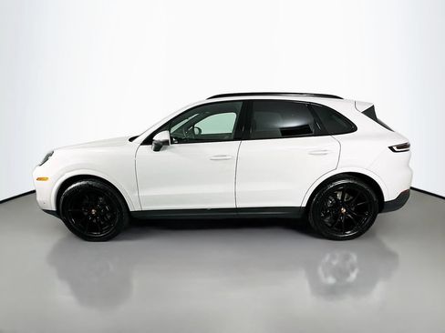 Certified 2025 Porsche Cayenne AWD/4WD image 2