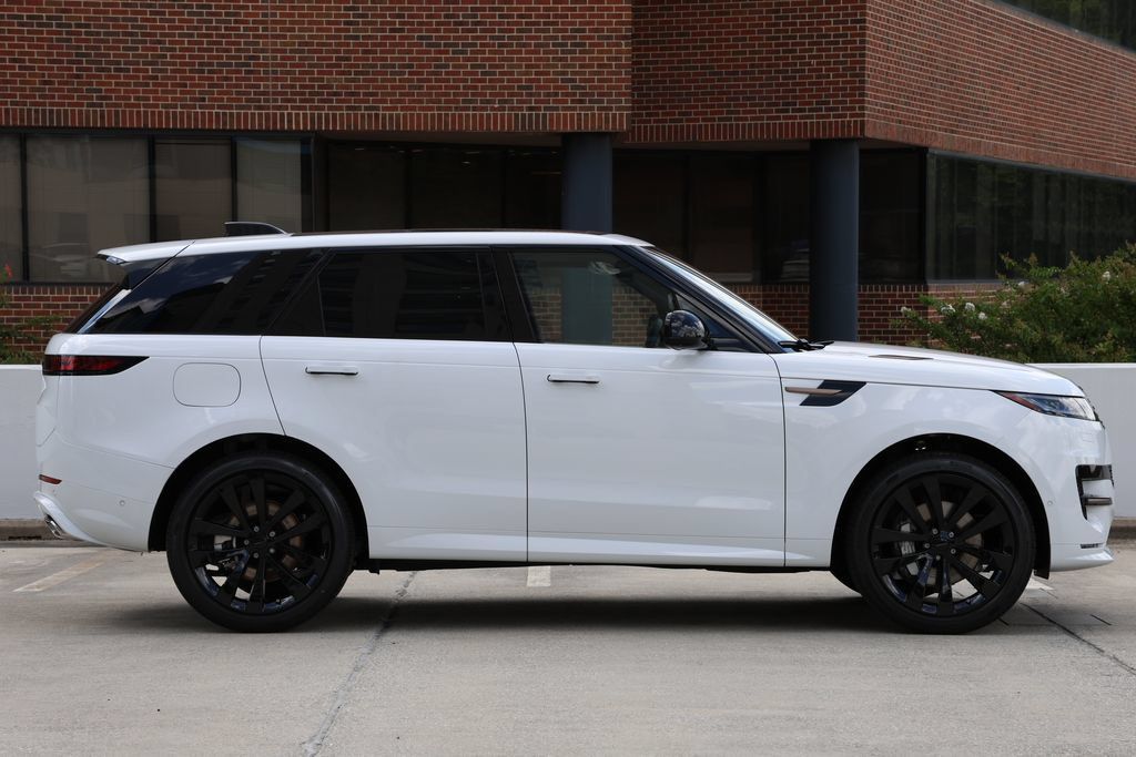 New 2026 Land Rover Range Rover Sport Dynamic SE AWD/4WD image 3