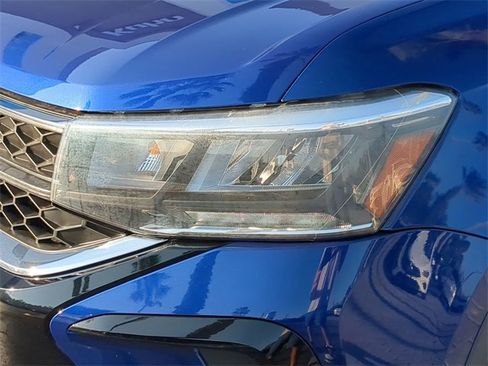 Certified 2022 Volkswagen Taos S image 7