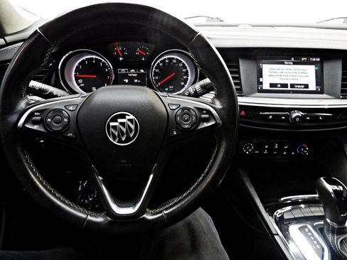 Used 2018 Buick Regal Preferred image 17