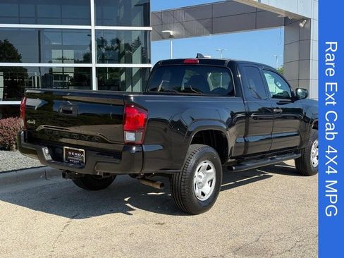 Used 2022 Toyota Tacoma SR AWD/4WD image 2