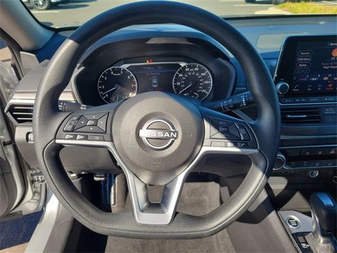 Used 2024 Nissan Altima 2.5 SV image 24