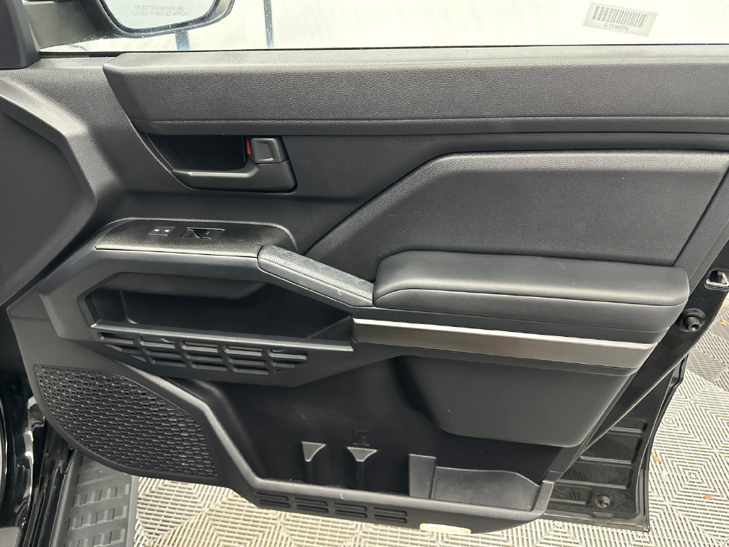 Used 2025 Toyota 4Runner SR5 AWD/4WD image 14