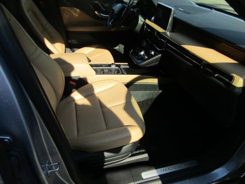 Used 2022 Lincoln Corsair Reserve w/ Equipment Group 201A image 19