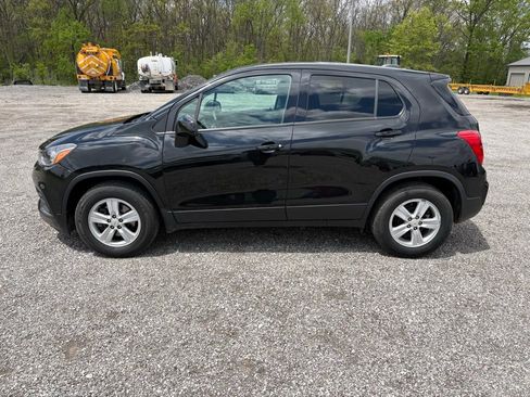 Used 2021 Chevrolet Trax LS w/ Tint and Cruise Package FWD image 6