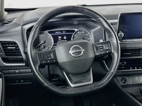 Used 2025 Nissan Rogue SV FWD image 18
