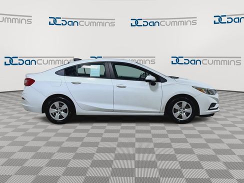 Used 2017 Chevrolet Cruze LS FWD image 9