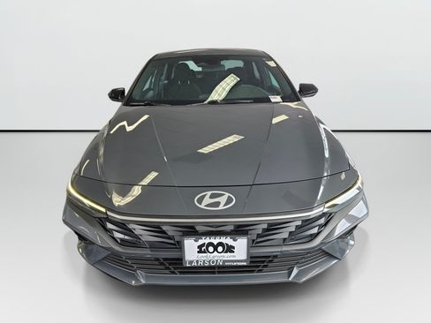 Used 2025 Hyundai Elantra SEL FWD image 8