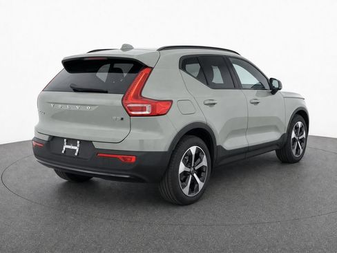 Used 2024 Volvo XC40 B5 Plus w/ Protection Package Premier AWD/4WD image 4