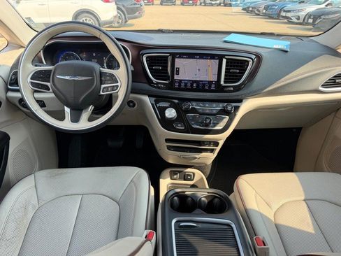Used 2018 Chrysler Pacifica Limited w/ Advanced Safetytec Group FWD image 13